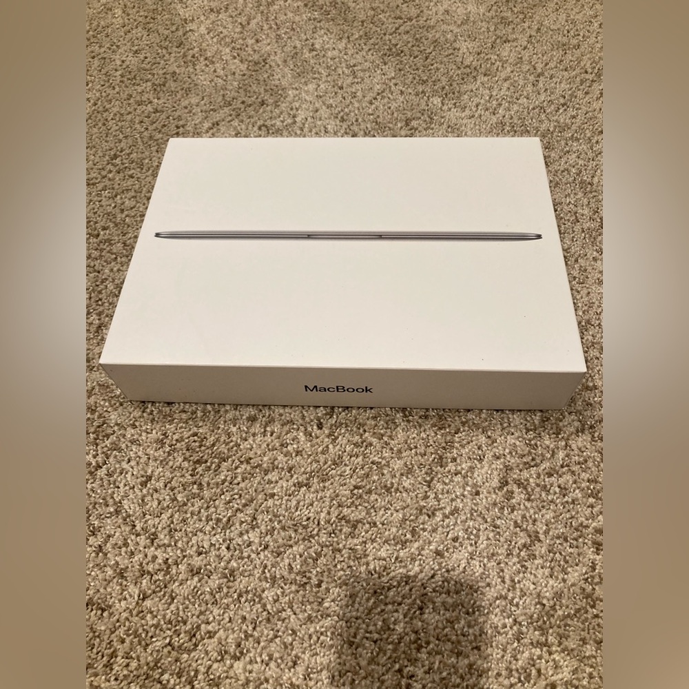 Apple MacBook 12 inch product box, instructions, and pamphlet